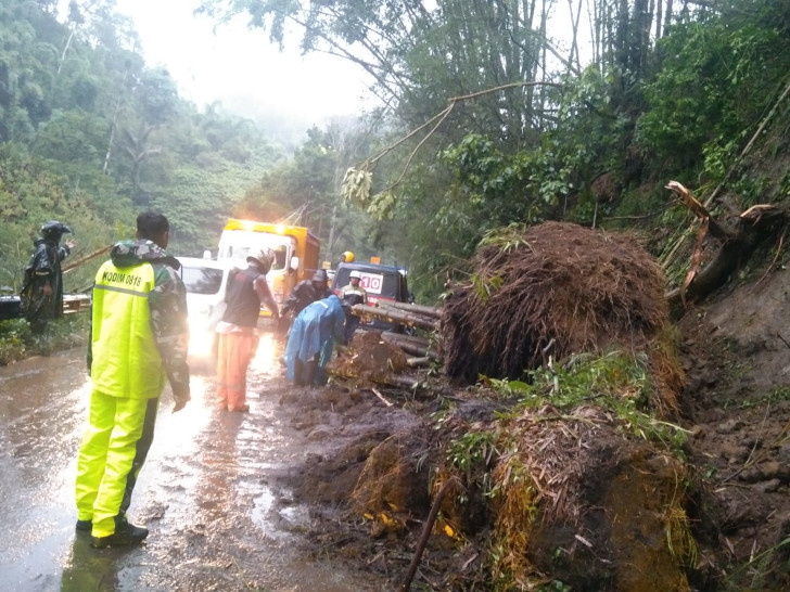 Jalur Nasional Malang - Kediri Longsor, Akses Jalan Buka Tutup
