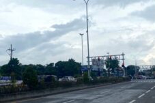 Update Kepadatan Lalu Lintas di Exit Tol Karanglo Menjelang Pergantian Tahun Baru 2024-2025