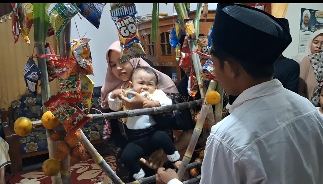 Melihat Upacara Tedak Siten, Tradisi Turun Tanah bagi Anak yang Hampir Punah