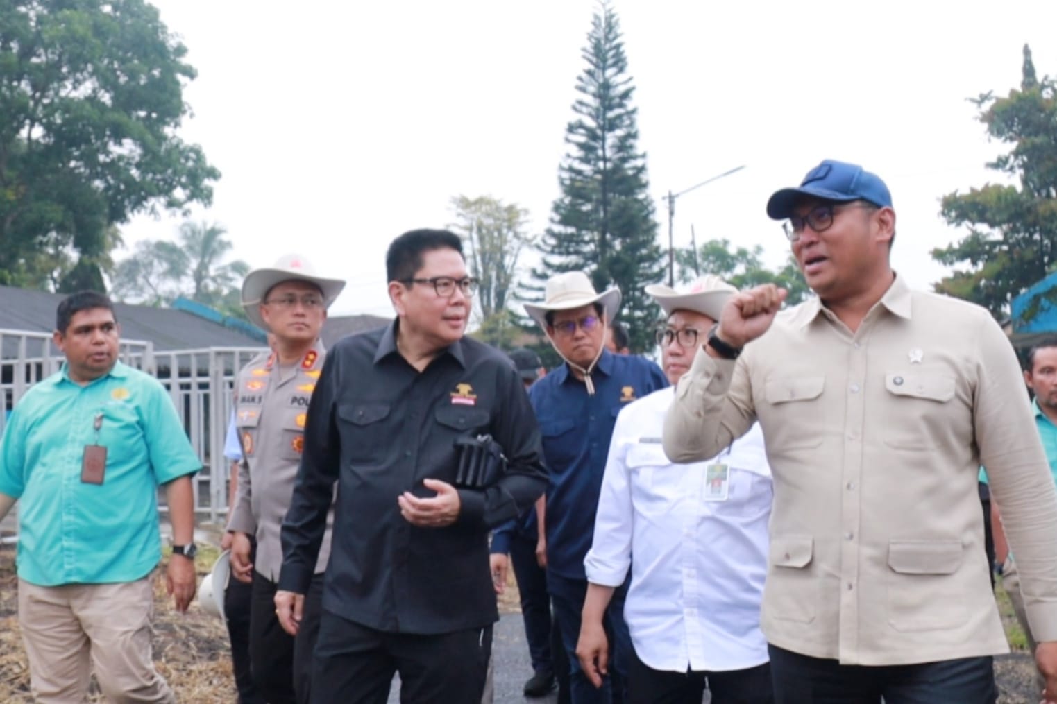 Wamentan Targetkan 2 Juta Sapi Bisa Dikembangkan di Indonesia dalam 5 Tahun 6 Wamentan Targetkan 2 Juta Sapi Bisa Dikembangkan di Indonesia dalam 5 Tahun