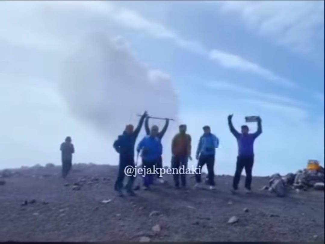 viral pendaki ilegal