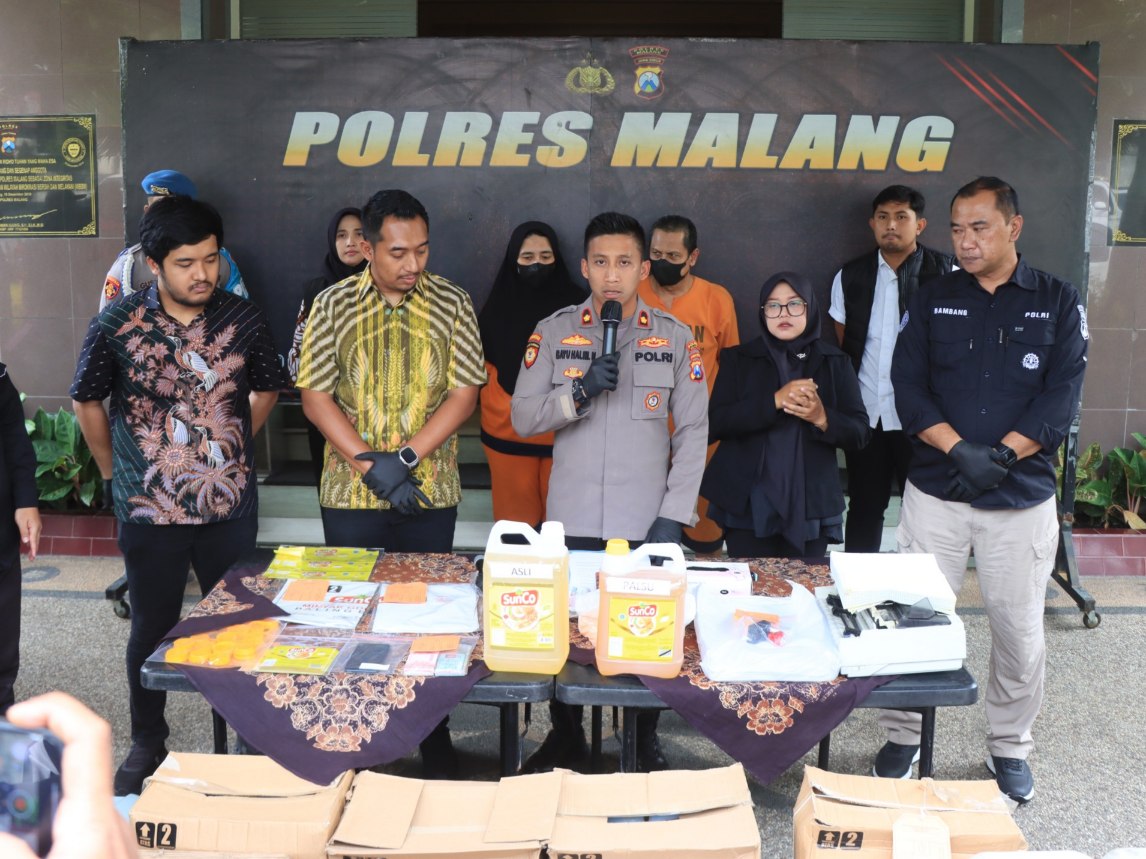 Polisi Tangkap Pasutri Pembuat Minyak Merk Sunco Palsu di Malang
