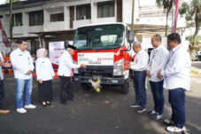 Bupati Malang Terima 1 Unit Arm Roll Truck Dari Bank Jatim Untuk Tangani Persoalan Sampah