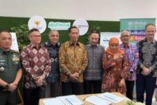 Wamendiktisaintek RI Fauzan Gubernur Khofifah saat meresmikan Kampus King’s College London (KCL) di Kawasan Ekonomi Khusus (KEK) Singhasari, Kabupaten Malang. (28/5/2025) (Abdullah/tagarjatim.id)