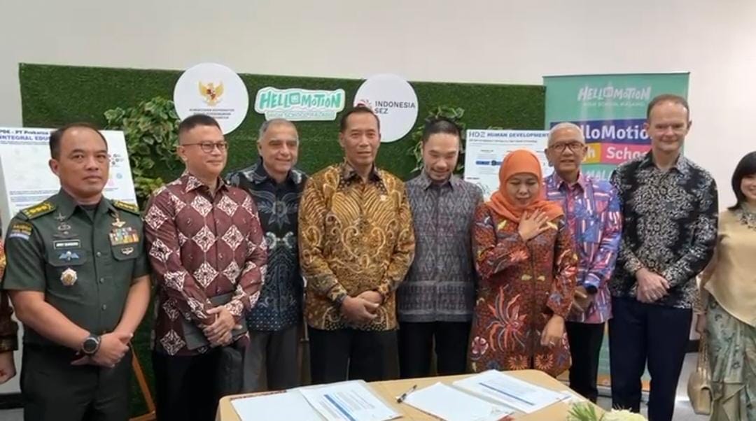 Wamendiktisaintek RI Fauzan Gubernur Khofifah saat meresmikan Kampus King’s College London (KCL) di Kawasan Ekonomi Khusus (KEK) Singhasari, Kabupaten Malang. (28/5/2025) (Abdullah/tagarjatim.id)
