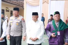 Bupati Malang Lepas Keberangkatan Jamaah Haji Kabupaten Malang 1446 H 8 Bupati Malang Sanuai didampingi Forkopimda Kabupaten Malang saat melapas Jamaah Calon Haji (25/5/2025) (Dok. Humas Pemkab Malang)