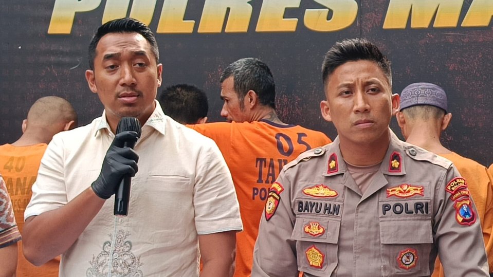 Kasatreskrim Polres Malang AKP Muuhamad Nur (Kiri) saat rilis media hasil Operasi Pekat