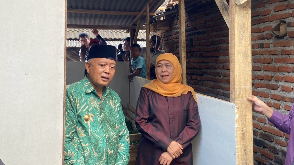 Jelang Idul Adha, Khofifah Pastikan Jatim Bebas PMK 5 Gubernur Jatim, Khofifah bersama Bupati Malang, M. Sanusi saat kunjungan ke Kabupaten Malang (Tagarjatim.id/ Puput Hajarani)