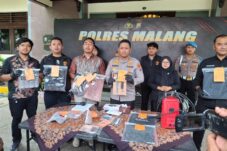 Kapolres Malang AKBP Danang Setiyo. PS. bersama Kasatreskrim Polres Malang AKP Muchammad Nur saat konferensi pers di Polres Malang, Jumat (23/5/2025) (Foto: Abdullah/tagarjatim.id)