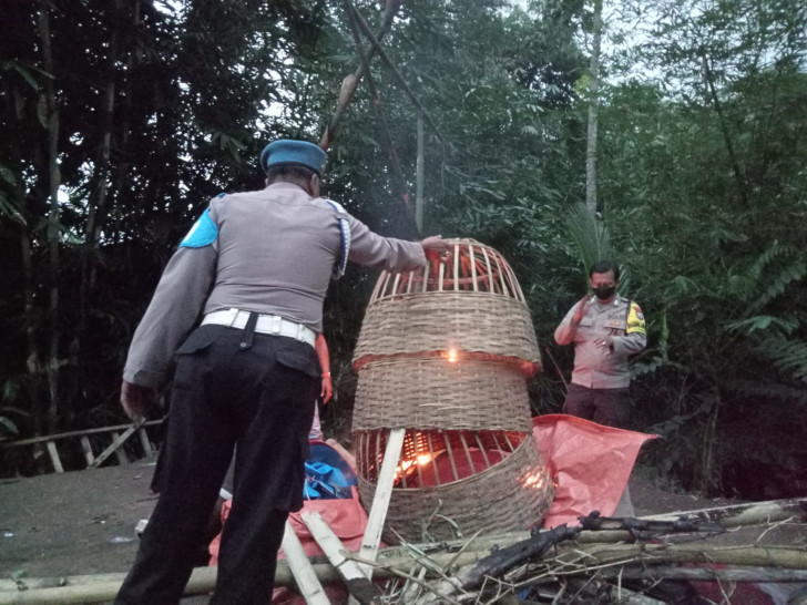 Polres Malang Bongkar Sarana Judi Sabung Ayam Usai Laporan Masuk ke Call Center 11