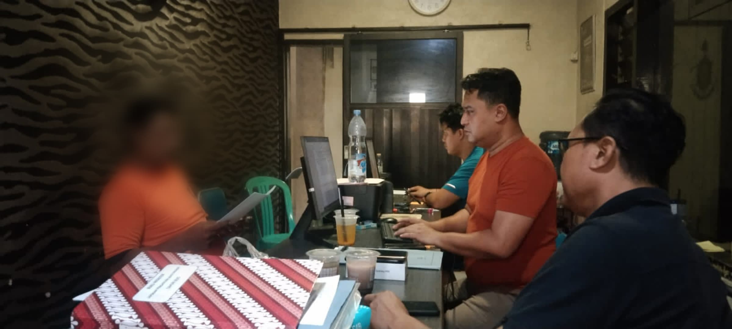 Kurang dari 24 Jam, Polres Malang Ungkap Kasus Pencurian HP di Warung Pakis 6 IMG 20250616 WA0000