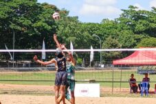 Pertandingan cabor bola voli pantai putra di lapangan Voli Pantai Kanjuruhan, Kecamatan Kepanjen, Kabupaten Malang (24/6/2025) (Abdullah/tagarjatim.id)