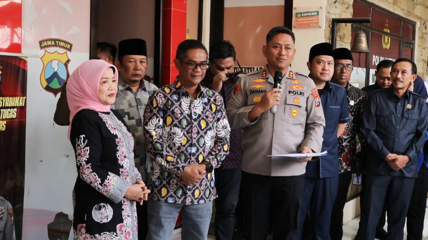 Keluarga Terduga Pelaku Pengrusakan Kunjungi Mapolsek dan Pos Polisi yg Dirusak