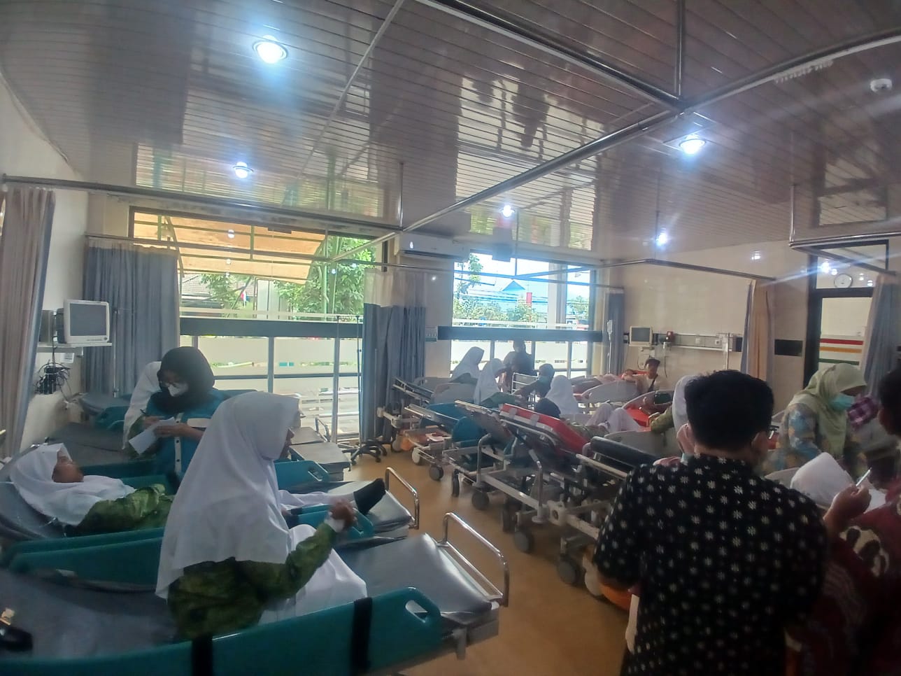 Puluhan Siswa MTs Al Khalifah Kepanjen Diduga Keracunan Usai Konsumsi Menu MBG