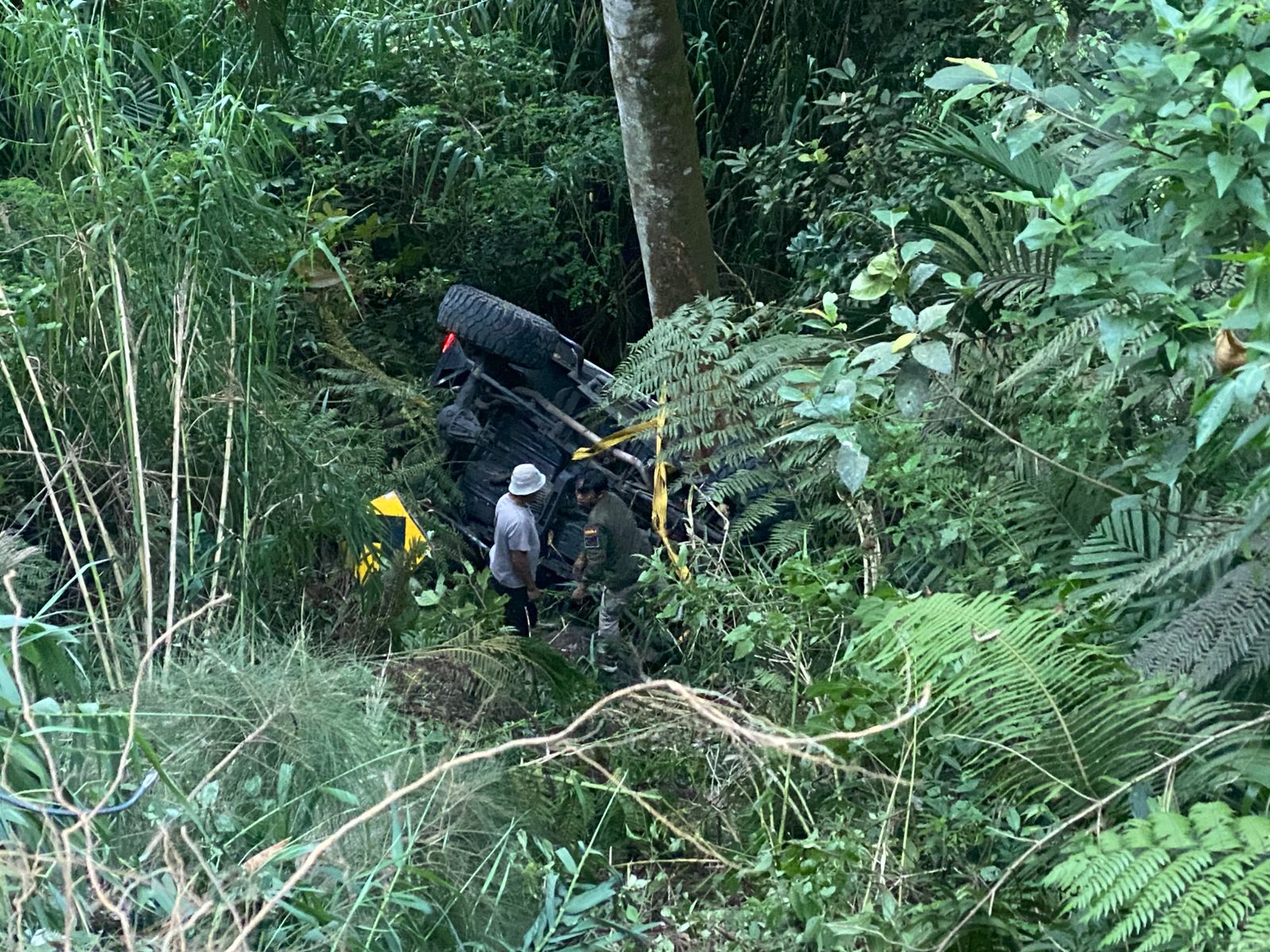 Diduga Rem Blong, Mobil Jeep Hardtop Masuk Jurang Ngadas, Tiga Penumpang Luka