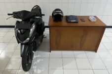 Terekam CCTV, Pencuri Ponsel di Dasbor Motor Pasrah Ditangkap Polisi