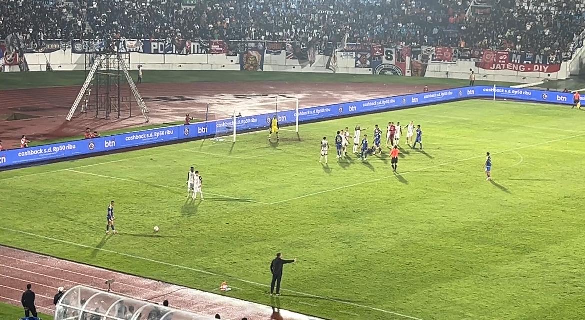 Arema FC Takluk dari Persija, Laga Panas Warnai Kekalahan di Kanjuruhan