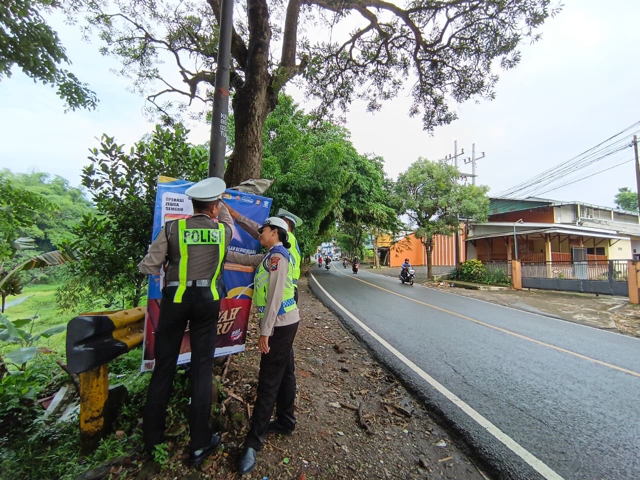 Operasi Zebra Semeru 2025, Satlantas Polres Malang Pasang Spanduk dan Baliho Keselamatan