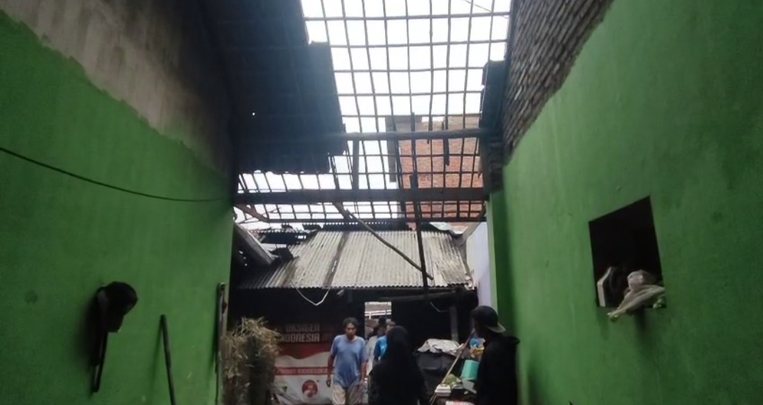 Puluhan Rumah di Desa Sumbersekar Rusak Diterjang Puting Beliung