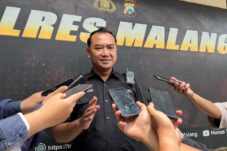 Polisi Buru Pencuri Bersenjata yang Terekam CCTV di Karangploso