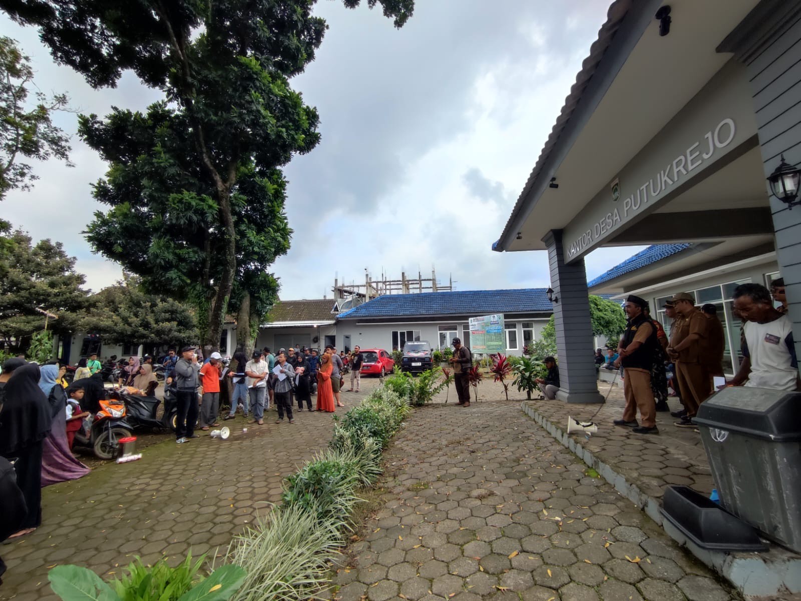 f46c97da 25ab 437f b20e ae98d2725f48