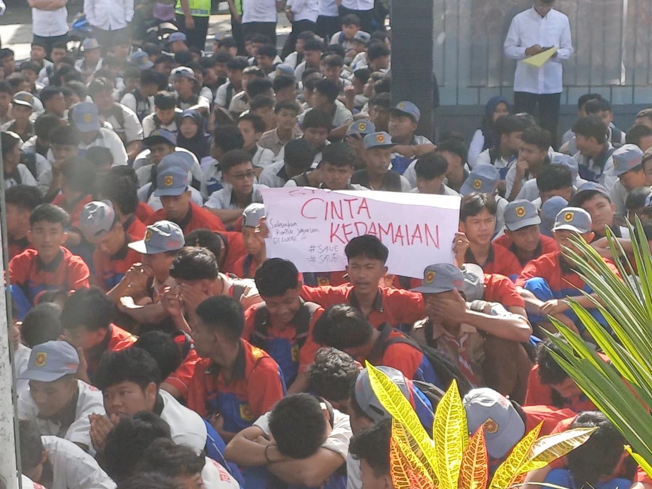 Dualisme Yayasan Pengelola, Ribuan Pelajar STM Turen Demo Tuntut Polemik Segera Diakhiri 6 71ba8007 0ec8 4d1a 96c8 fa9635b3fa1f