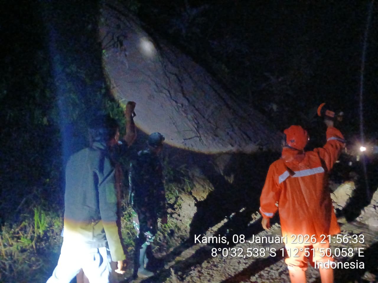 Longsor Tutup Akses Jalan Menuju Bromo di Gubukklakah Malang 3 IMG 20260108 WA0029