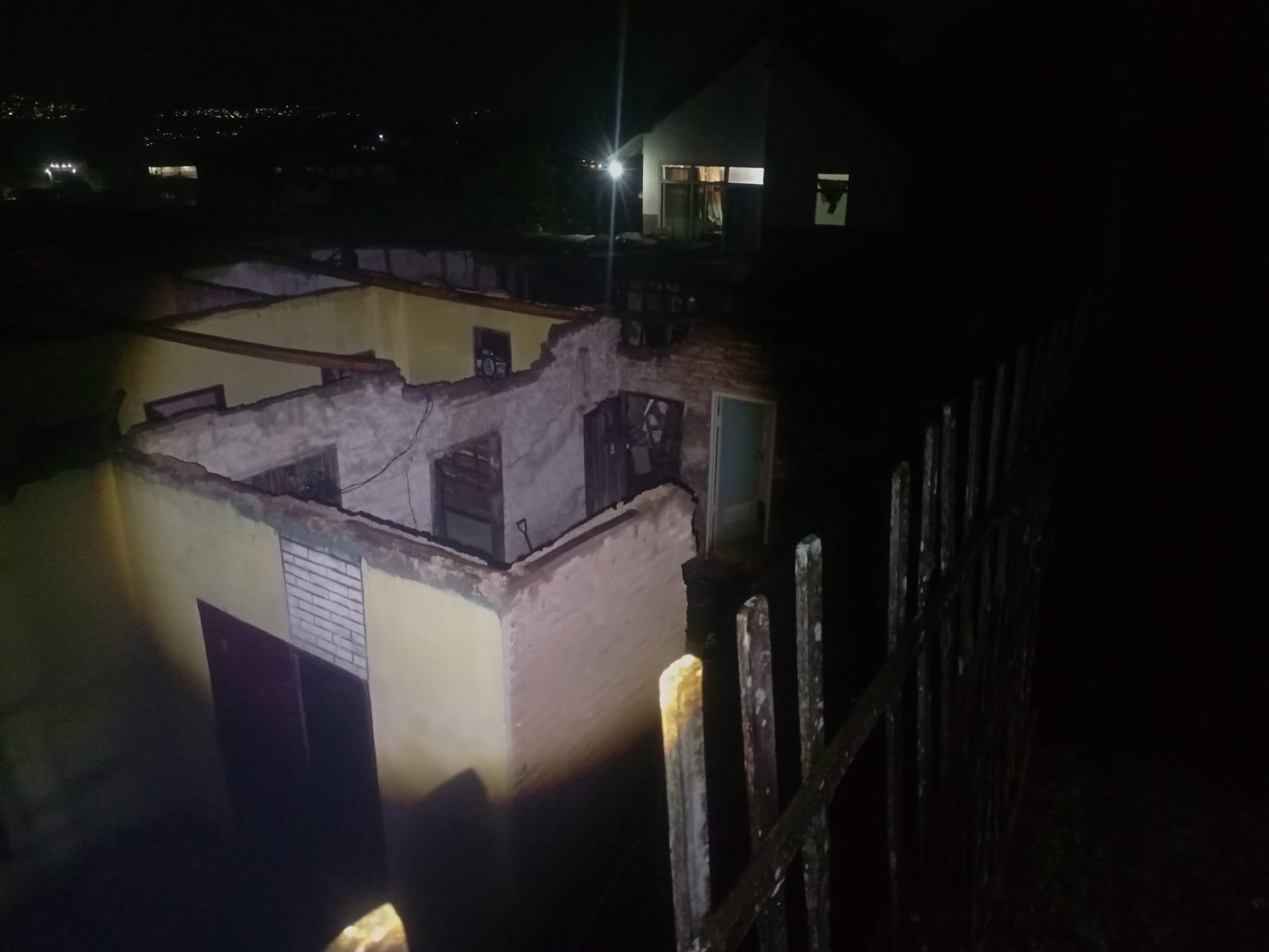 Cuaca Ekstrem di Pujon, Atap Rumah Warga Desa Wiyurejo Ambruk 9 IMG 20260117 WA0046