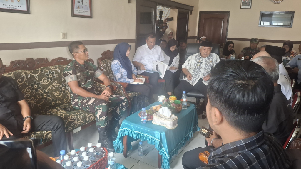 Konflik SMK Turen, Bupati dan Kapolres Malang Pertemukan Dua Yayasan 7 IMG 20260117 181359