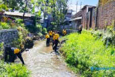 Polisi Lakukan Bersih-bersih Sungai, Dukung Gerakan Indonesia Asri 3 Polisi Lakukan Bersih-bersih Sungai, Dukung Gerakan Indonesia Asri