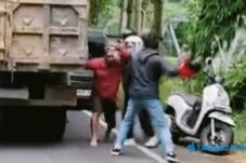 Diduga Dianiaya Sopir Truk, Pemotor Asal Kediri Luka Jahit di Kepala