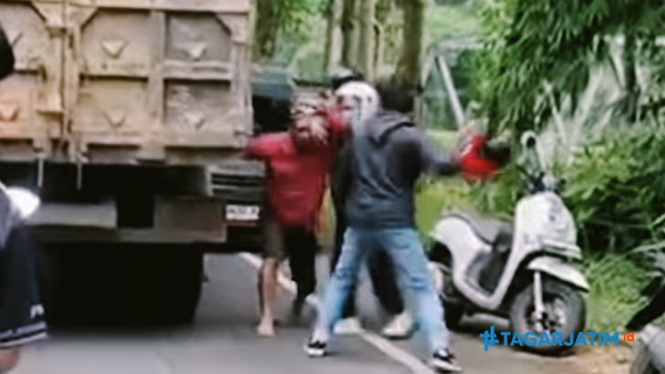 Diduga Dianiaya Sopir Truk, Pemotor Asal Kediri Luka Jahit di Kepala 5 Diduga Dianiaya Sopir Truk, Pemotor Asal Kediri Luka Jahit di Kepala