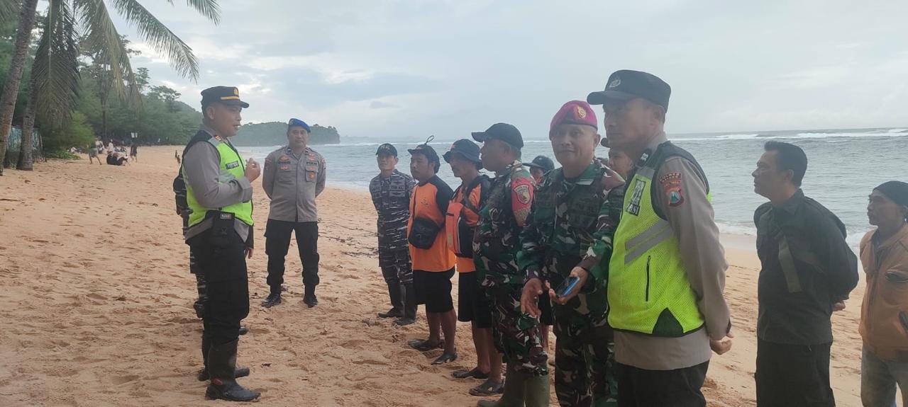 Nelayan Dilaporkan Hilang Terseret Ombak di Pantai Balekambang, Tim Gabungan Lakukan Pencarian