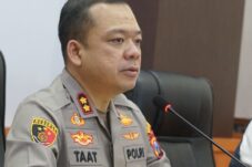 Polres Malang Antisipasi Masuknya Miras dan Flare Saat Laga Arema FC vs Bali United di Kanjuruhan 4 Polres Malang Antisipasi Masuknya Miras dan Flare Saat Laga Arema FC vs Bali United di Kanjuruhan