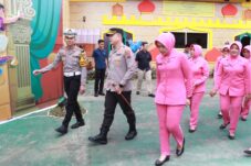 Kapolres Malang Cek Pos Pam Lebaran, Bagikan Bingkisan Lebaran untuk Petugas 5 37cba792 3b0a 49f9 9c7b d846216c0ca9