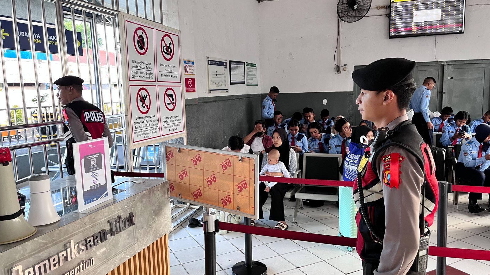 Polres Malang Tingkatkan Pengamanan di Stasiun dan Terminal Jelang Lebaran 8 62d74b94 1163 4914 9ac6 b91e6e8c6bd2