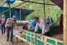 Polres Malang Bongkar Lokasi Diduga Arena Sabung Ayam di Gedangan