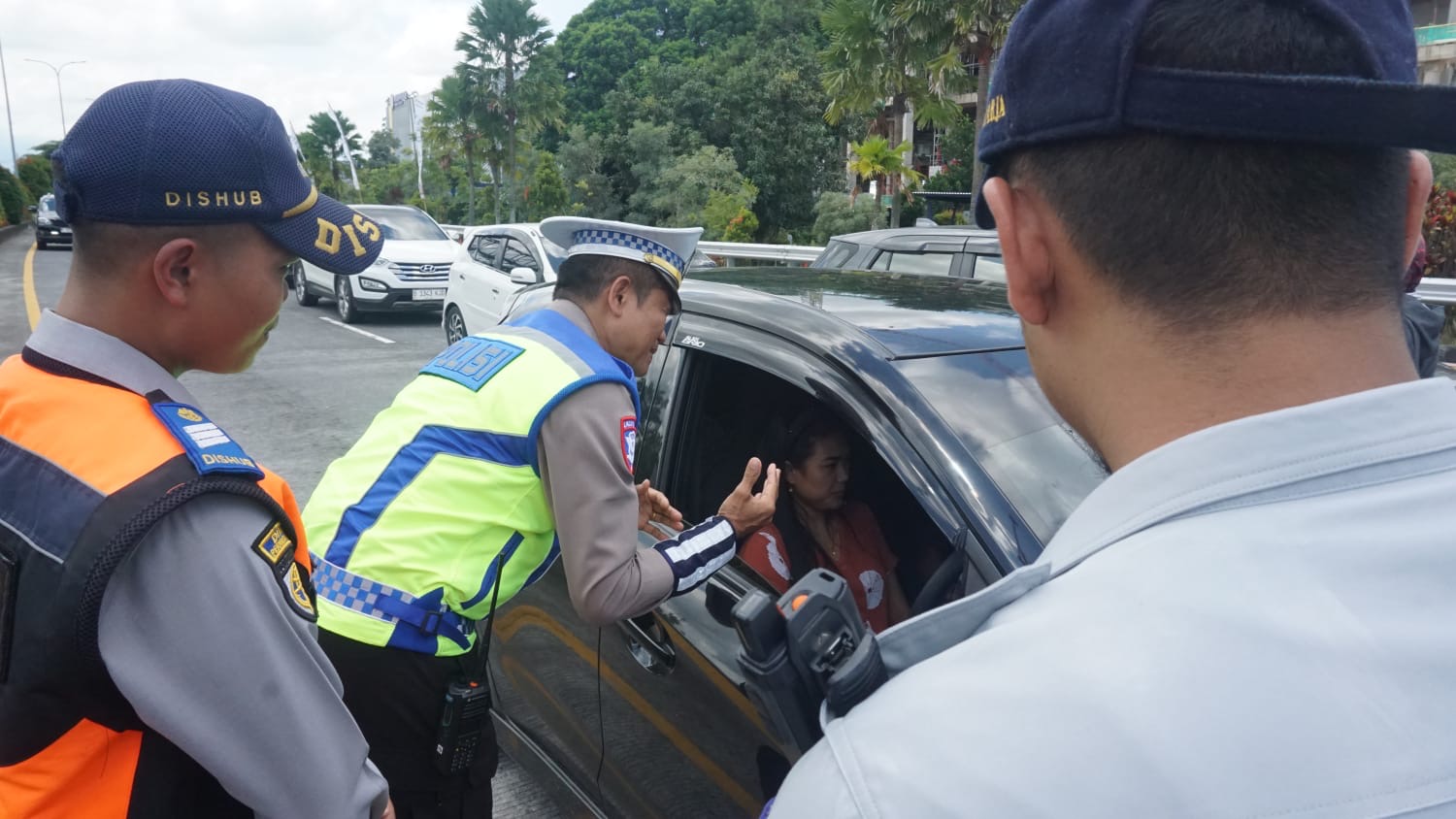 Satlantas Polres Malang Sapa Pemudik, Ingatkan Utamakan Keselamatan di Jalan 2 ab3e5758 f5bc 4c01 b89a 2d10e24515ab