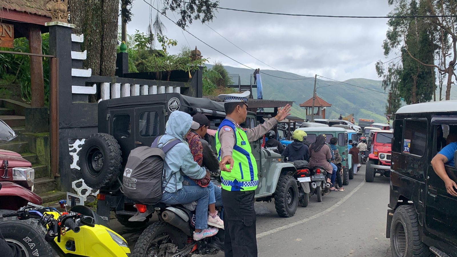 Polres Malang Siagakan Personel Bromo via Gubugklakah di H+5 Lebaran 8 fb6c9f55 93b4 478a 8d4a e4c5913b0983