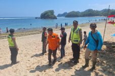 Libur Panjang, Ribuan Wisatawan Padati Kawasan Wisata Pantai Malang Selatan 6 4cde4d31 e879 4947 9fb7 6dcac19364ee