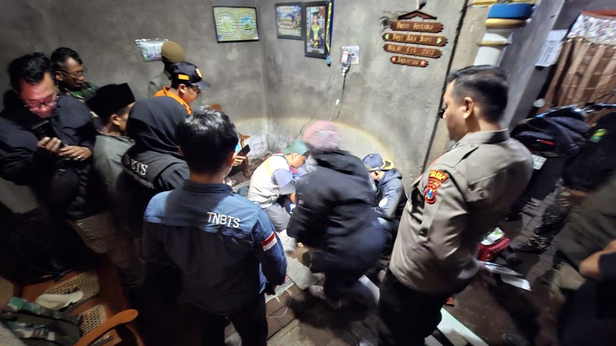 Seluruh Pendaki Semeru Jalur Ilegal yang Terperosok Jurang 800 Meter Berhasil Dievakuasi 4 Seluruh Pendaki Semeru Jalur Ilegal yang Terperosok Jurang 800 Meter Berhasil Dievakuas